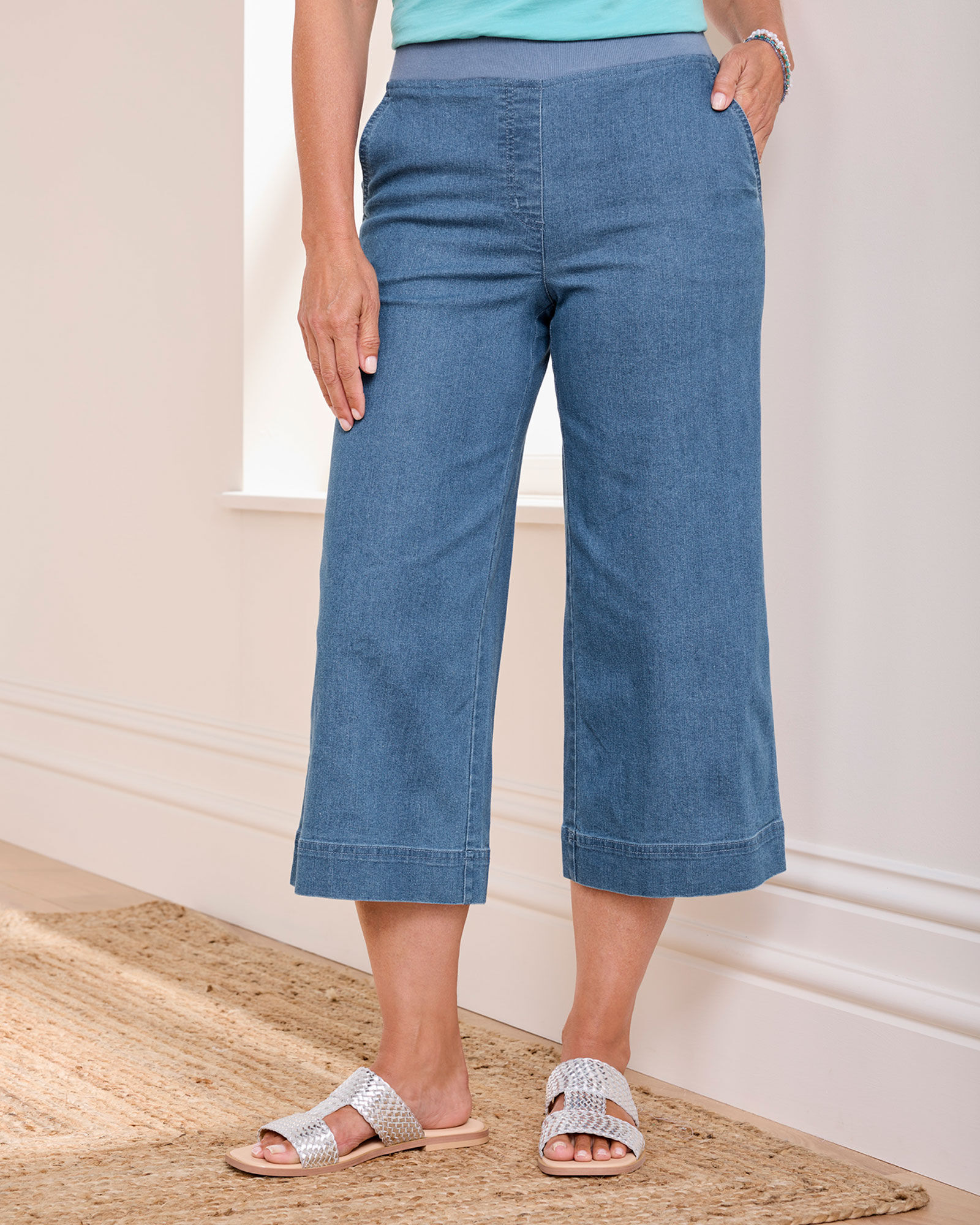 Wide-Leg Crop Pull-On Jeans