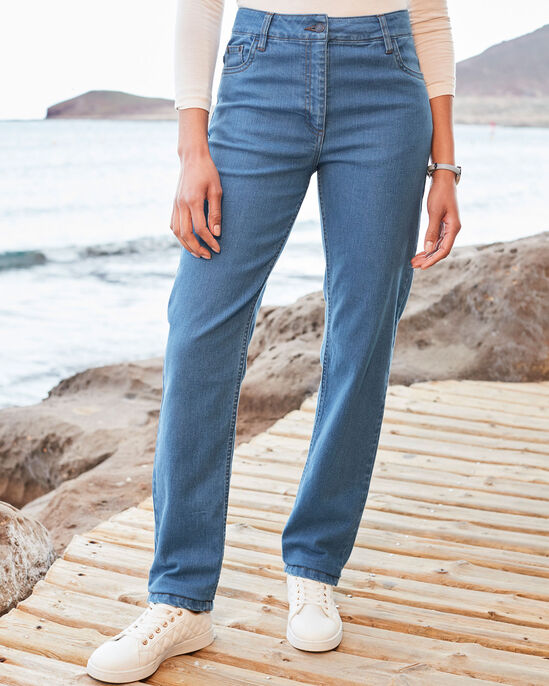 Relaxed Fit Stretch Straight-Leg Jeans