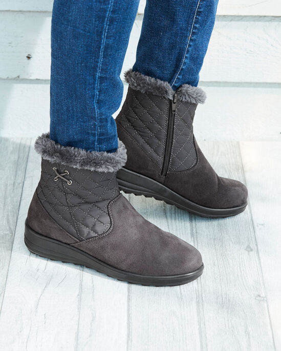 Quilted Snug Boots
